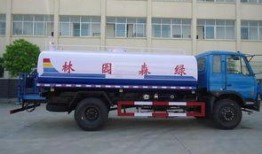 洒水车爆料视频播放,城市清洁背后的故事