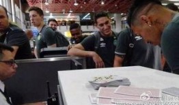 华人登机爆料新闻报道,揭秘航班上的真实一幕